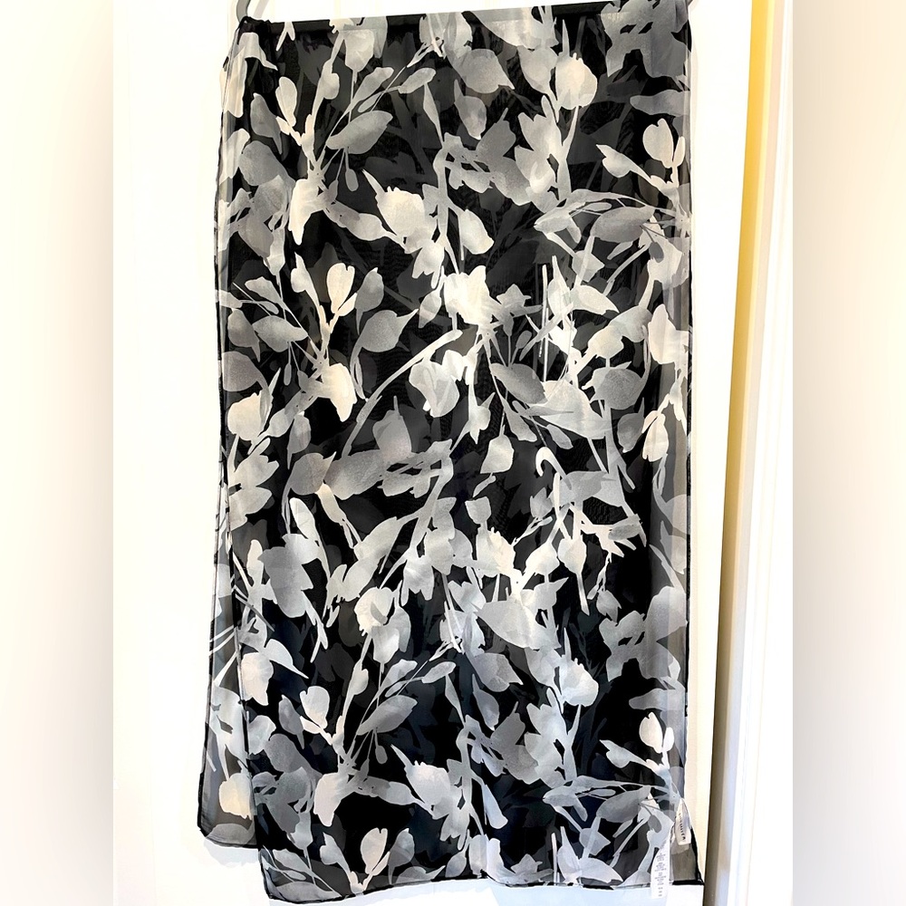SUSAN GRAVER Printed Scarf Black White Gray Flower Sheer Classy